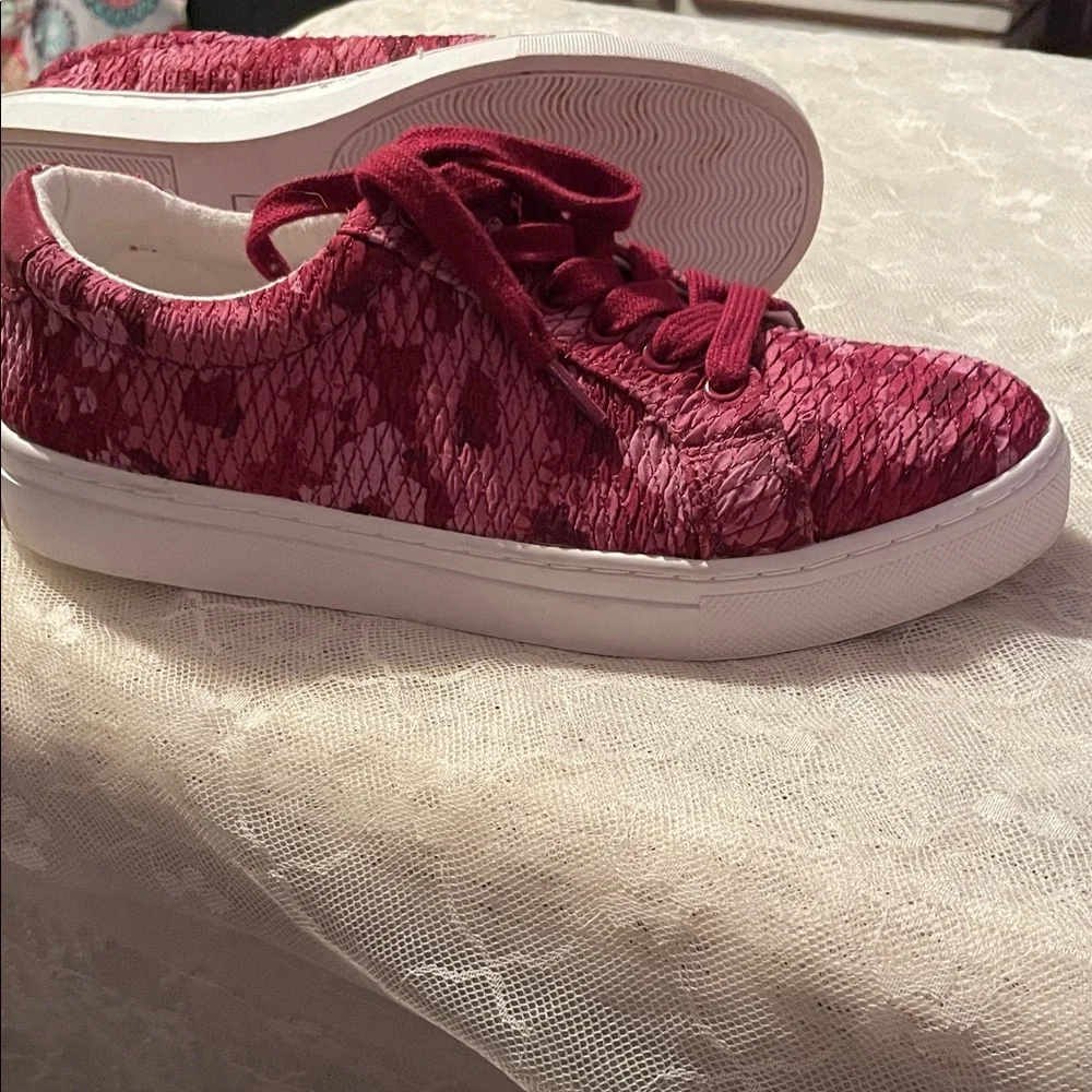 soho quilted camo printed lace up berry sneakers